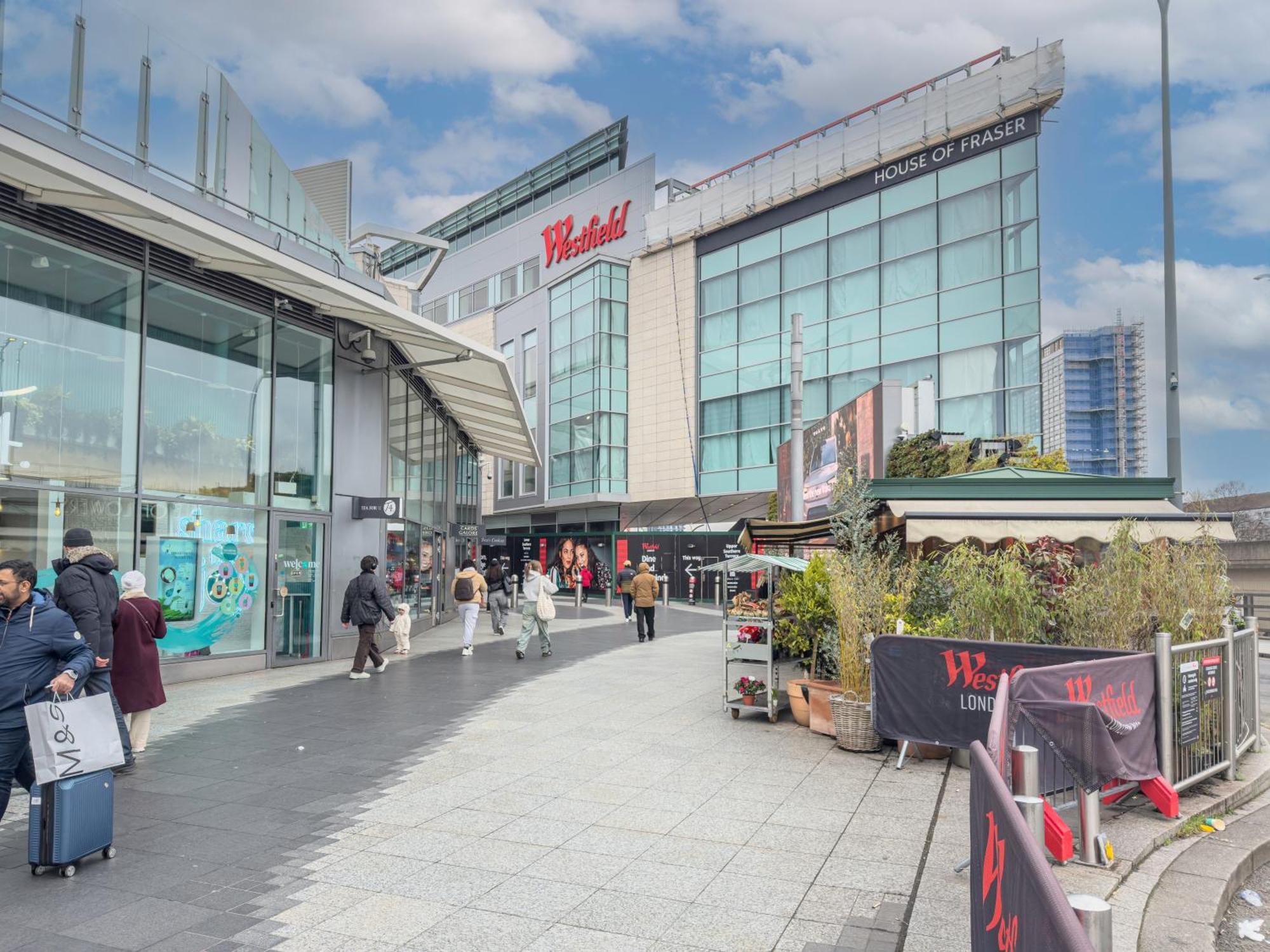 Premier Shepherds Bush Westfields Penthouse *